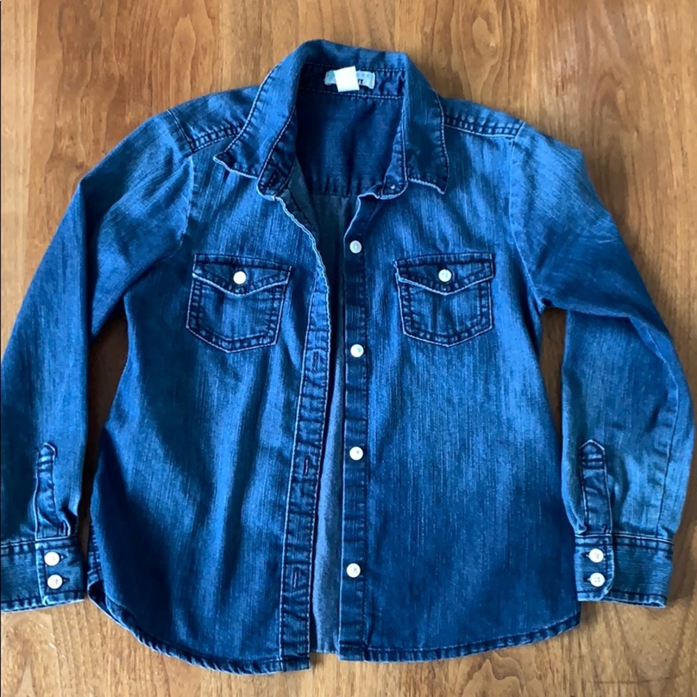 Denim long sleeve shirt.